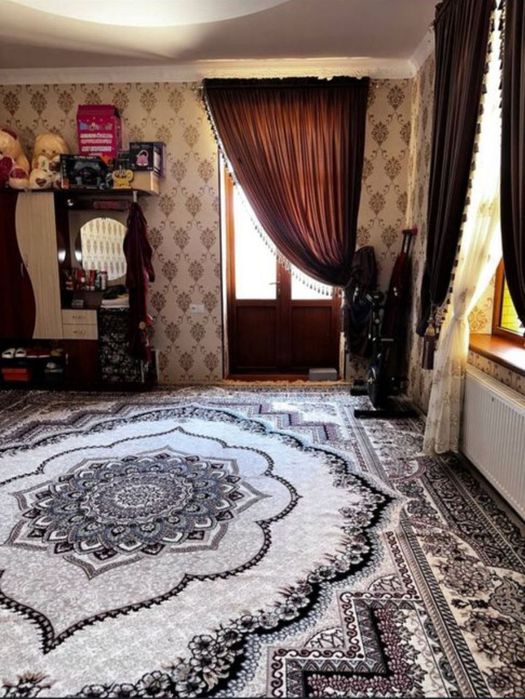 Срочно продаётся дом на земле площадью 5,3- соток.