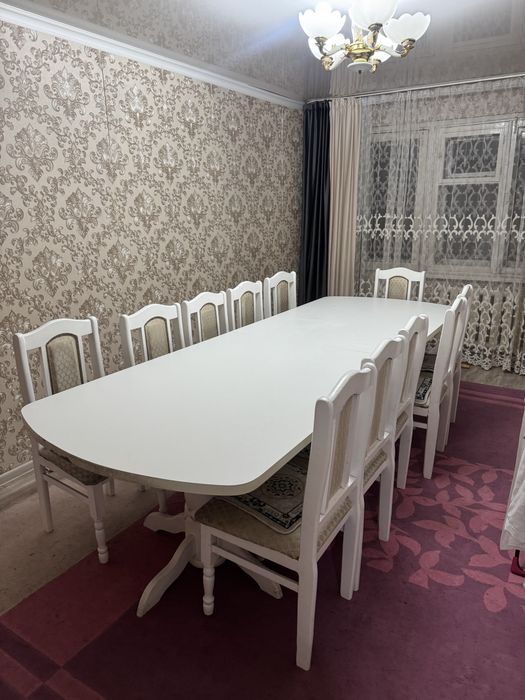 Стол с 12 стульями