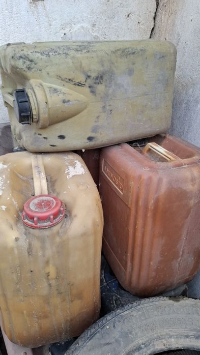 Продам канистры из под топлива