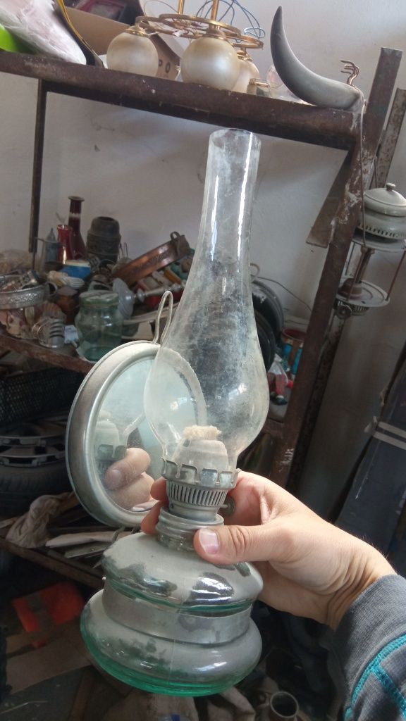 Vand lampi vechi pe gaz cu abajururi.Lampa. Ploiesti,trimit in tara