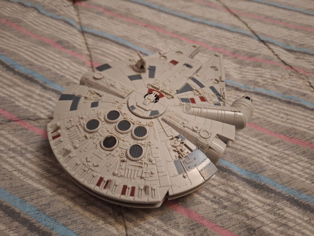 Корабът на Han Solo Millennium Falcon