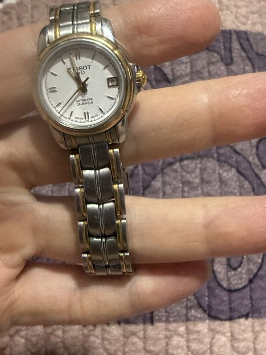 Продам часы Tissot Classic
