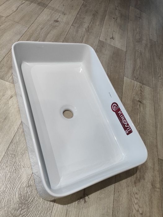 Керамическая раковина на столешницу