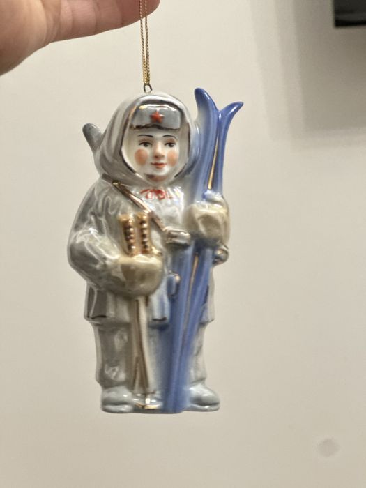 Продам игрушки елочные фарфор