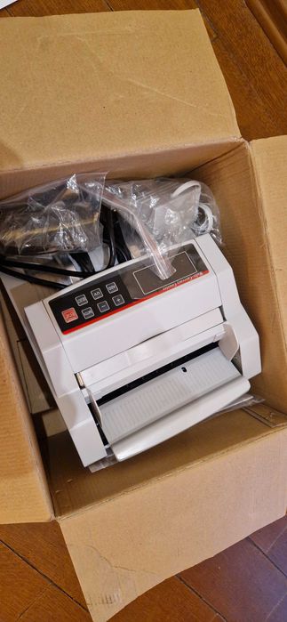 Vand aparat de numarat bani nou/functional (in garantie)