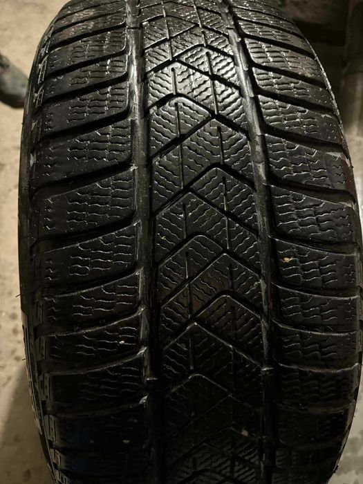 Продавам зимни гуми на 2 сезона PIRELLI 245/45R18 100H XL M+S