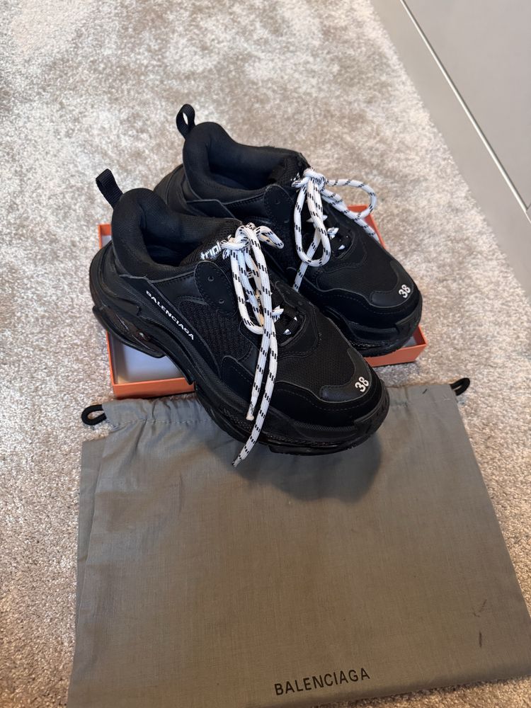 Дамски маратонки Balenciaga Triple S.