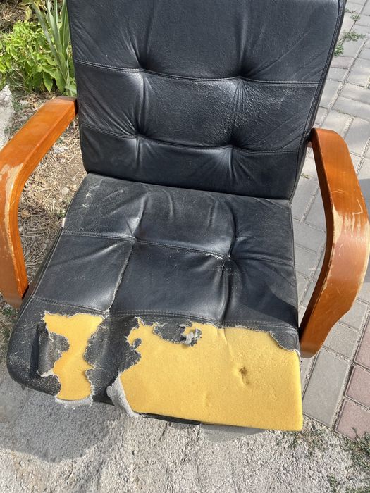 Кресло надо перешит кожу