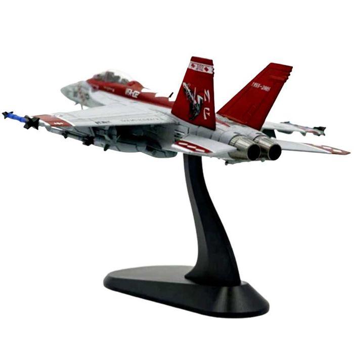 Macheta avion metalica F/A-18F VFA-102 Super Hornet Diamondbacks 1:100