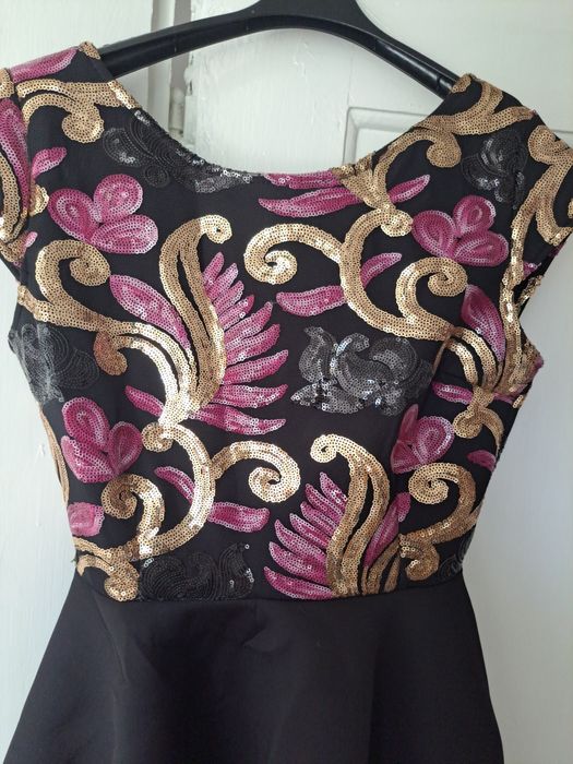 Rochie scurtă de ocazie