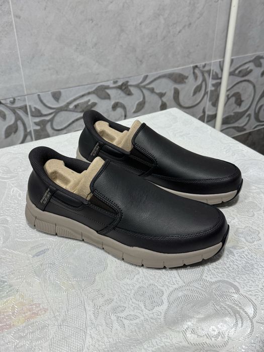 Срочно продается новый оригинальный Skechers