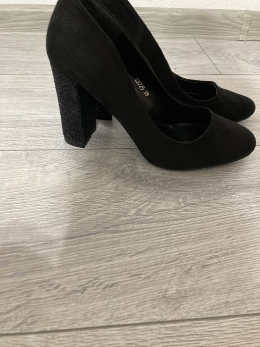 pantofi cu toc cu sclipici