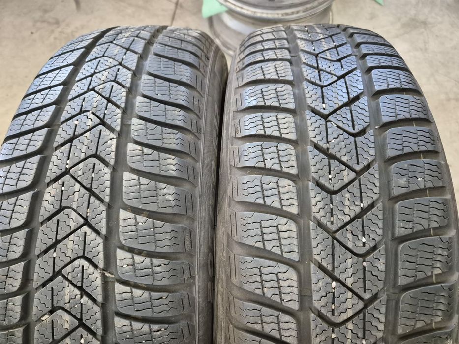 2 anvelope iarna Pirelli 205 60 17 stare foarte bună