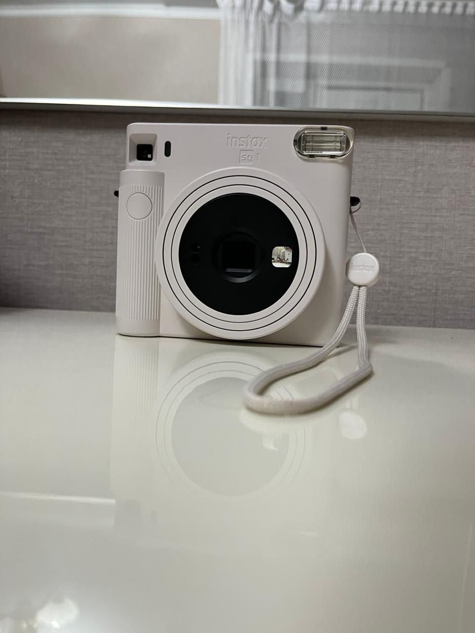 Продам моментальную камеру Instax Square 1