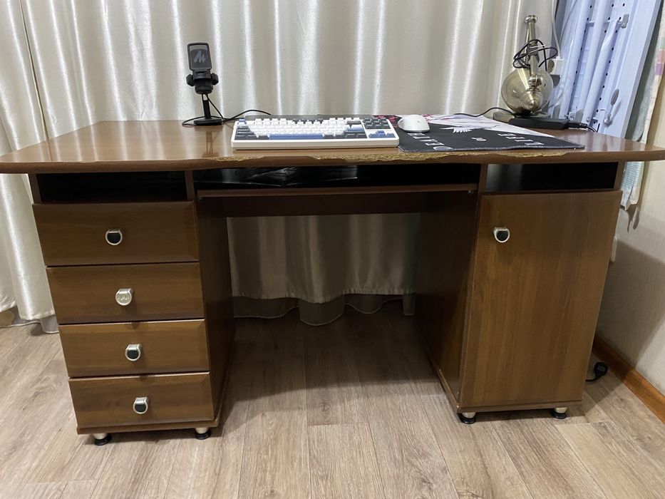 Рабочий стол в отличном состоянии