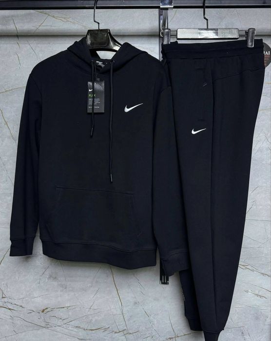 Продаётся спортивный костюм Nike