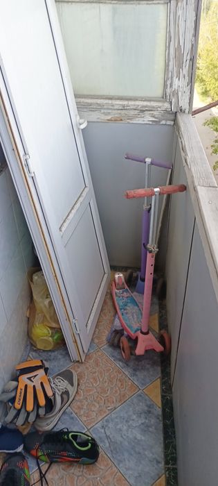 Пластиковая дверь, белая, б/у в хорошем состоянии