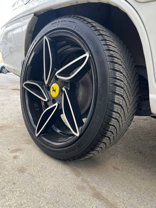 Rasrochka bor Diska balon Banan Ferrari