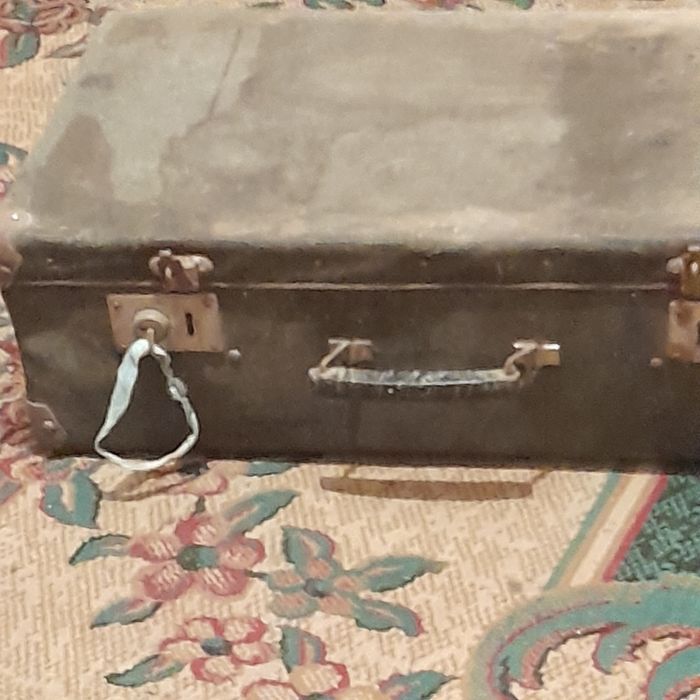 Продам чемодан старинный