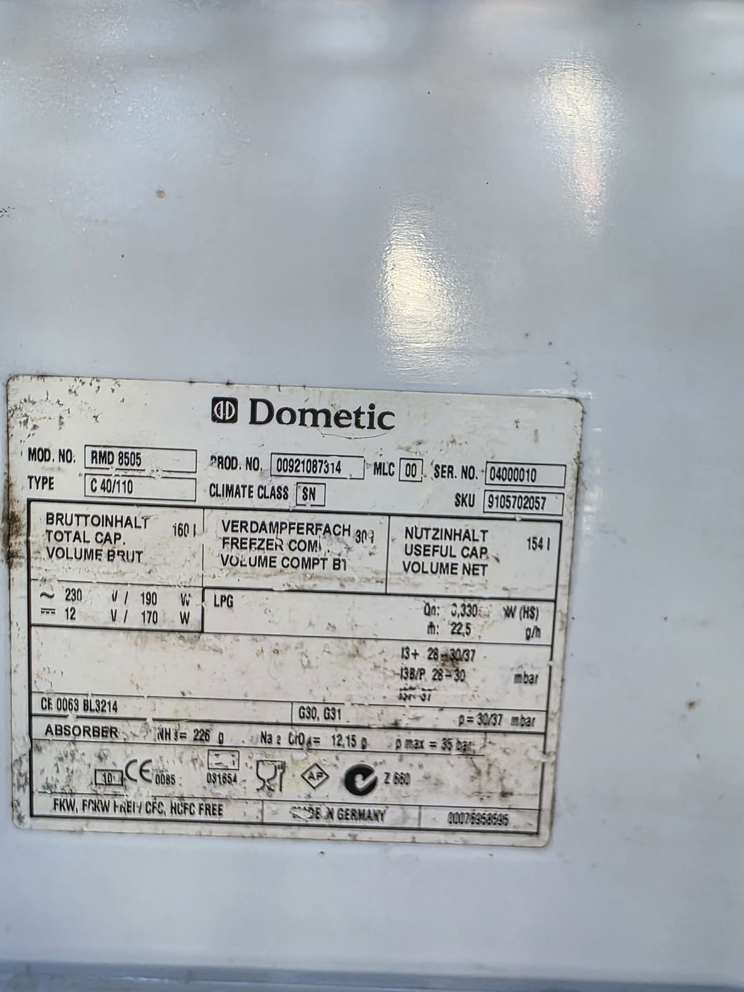 Продавам хладилник Dometic 8505