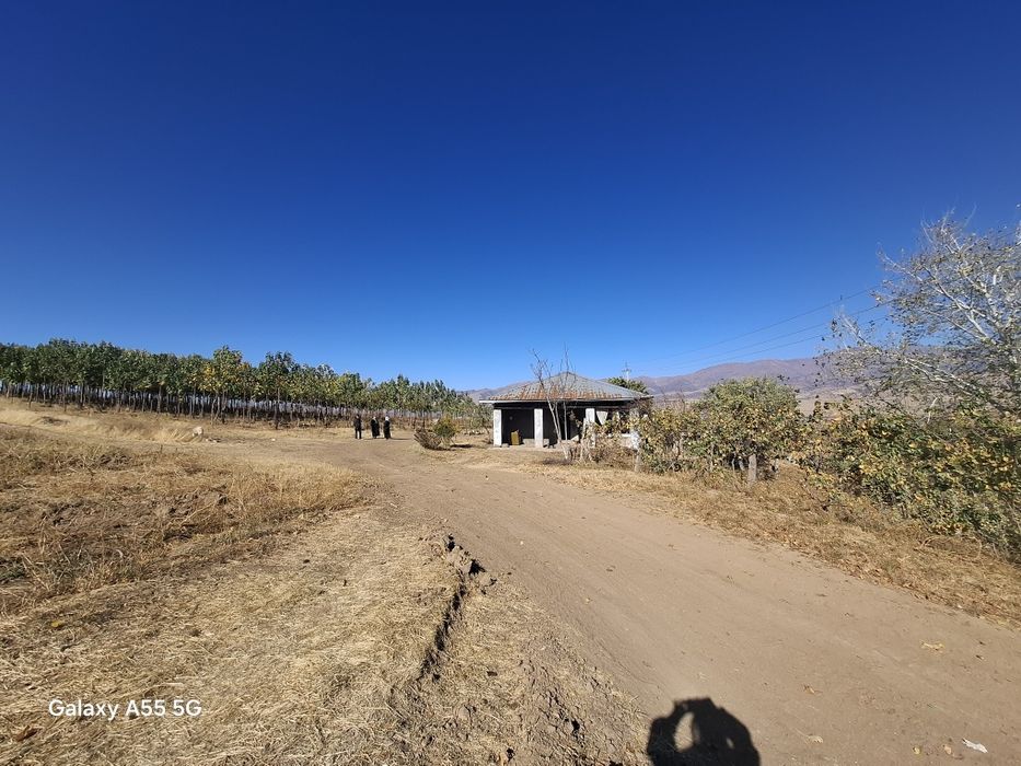 Бустанлик тумани. Галасой Амирсой йулида Курилиш учун ер 1 гектар