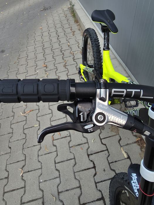 Продавам commencal v3 supreme dh