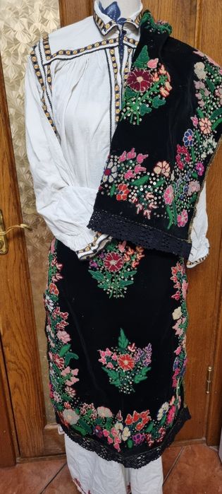 Costum popular autentic