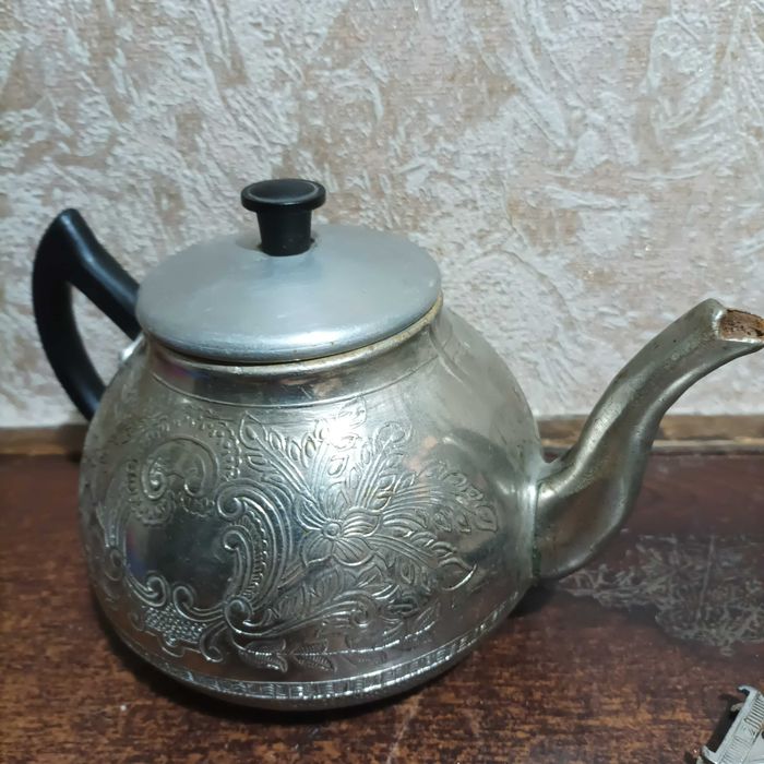 чайники разные и сахарница