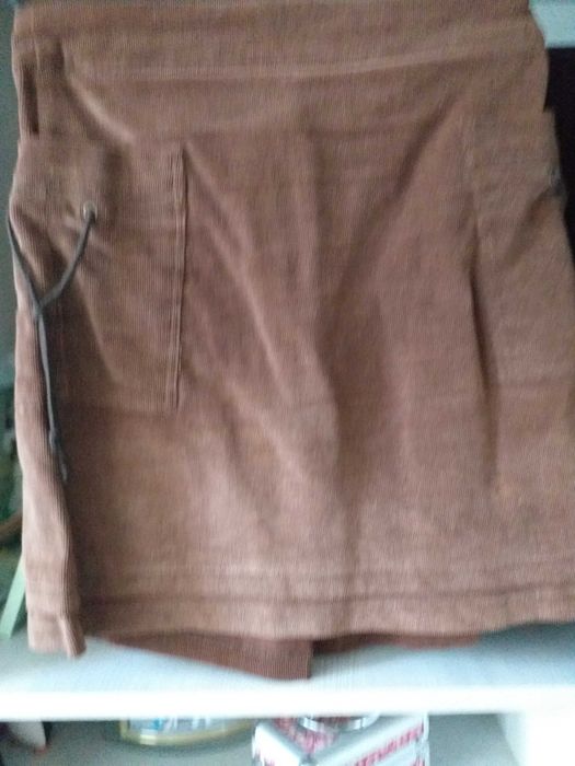 Costum din2 piese, din velur  culoare maro, mar.42