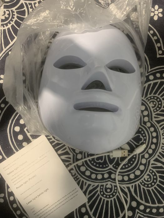 Светодиодна маска за лице