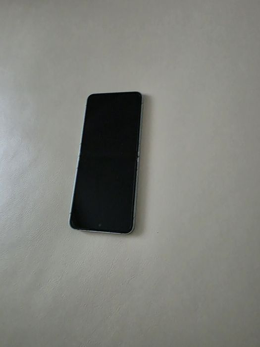 Telefon mobil Samsung Galaxy Z Flip 6 - garanție 1 an