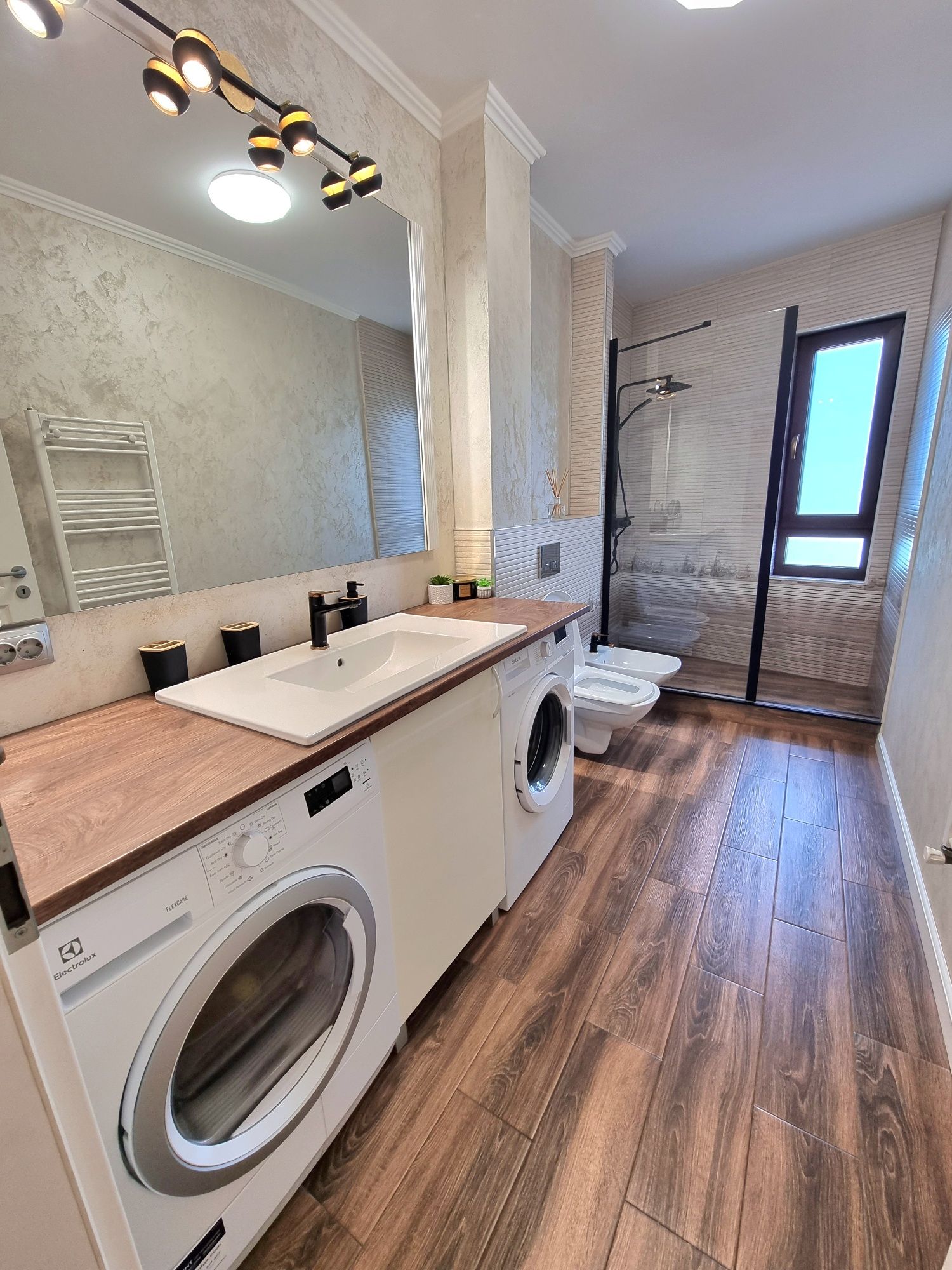 Apartament 3 camere pentru  Untold
