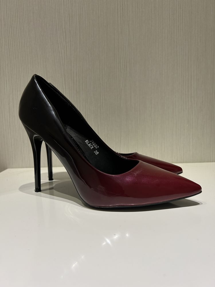 Pantofi stiletto, culoare balayage negru-roșu