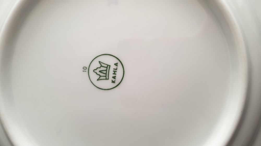 Стар авиаторски шлем и Порцеланови седефени чинии-Kahla