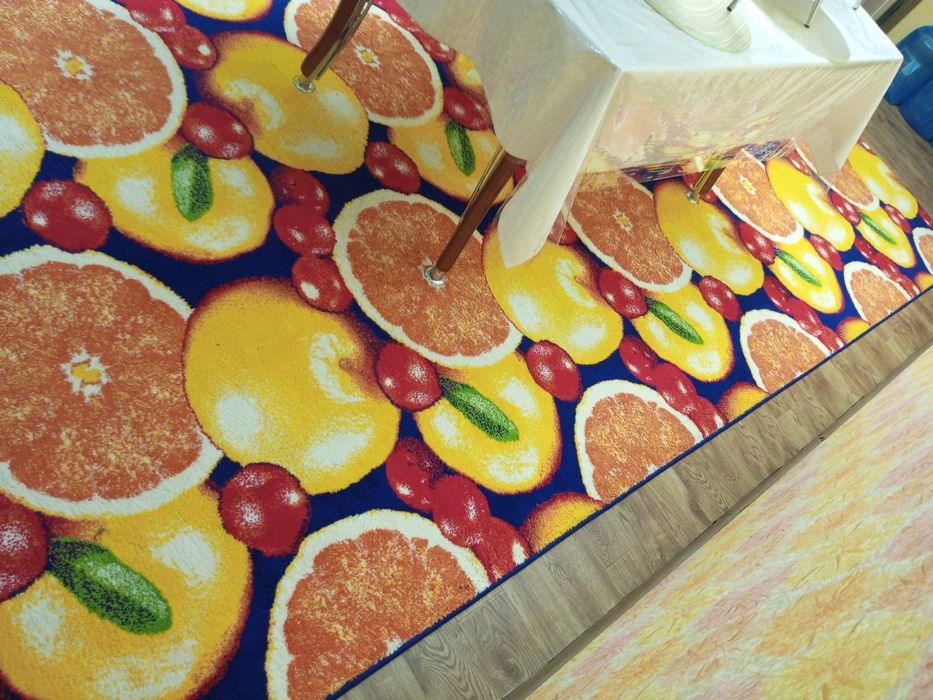 Gilam oshxona gilami sotiladi