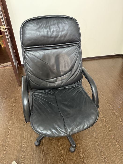 Офисное кресло кожа