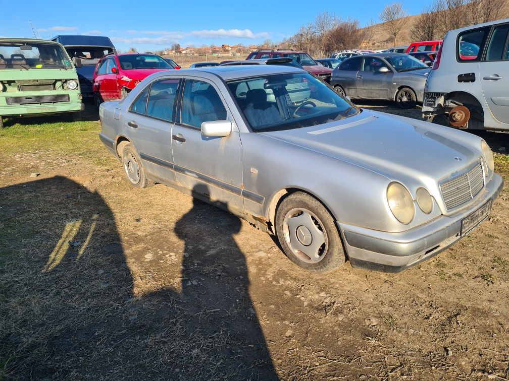 Мерцедес Е200, бензин на части. Mercedes E200.