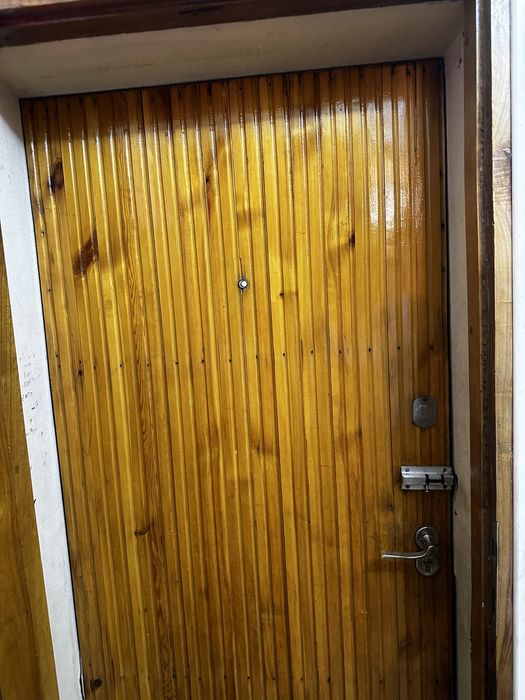 Входная железная дверь