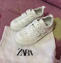 Обувки ZARA 25 номер
