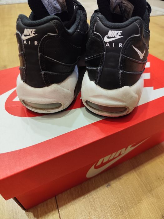nike air max 95 black and white