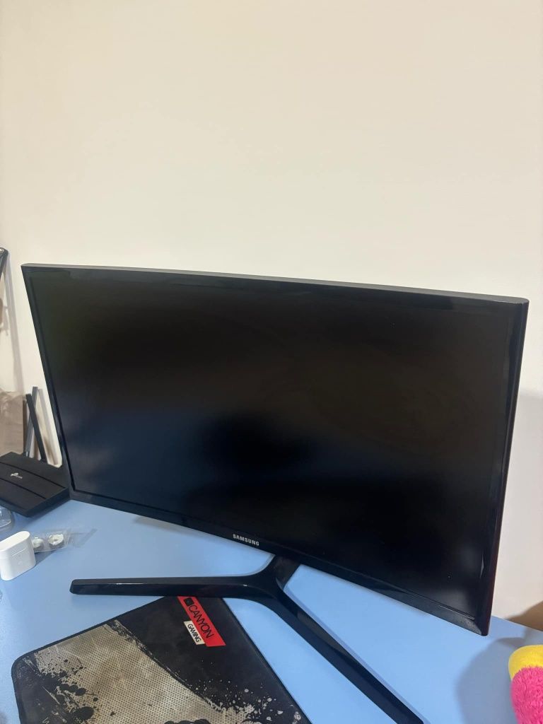 Гейминг монитор Samsung - 24RG52F, 24"