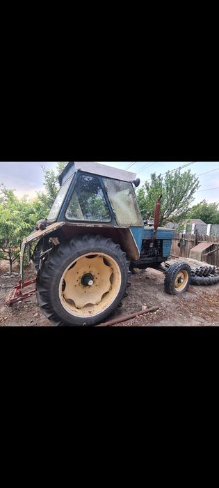 Tractor Universal 650