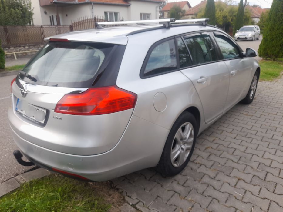 Vând Opel Insignia