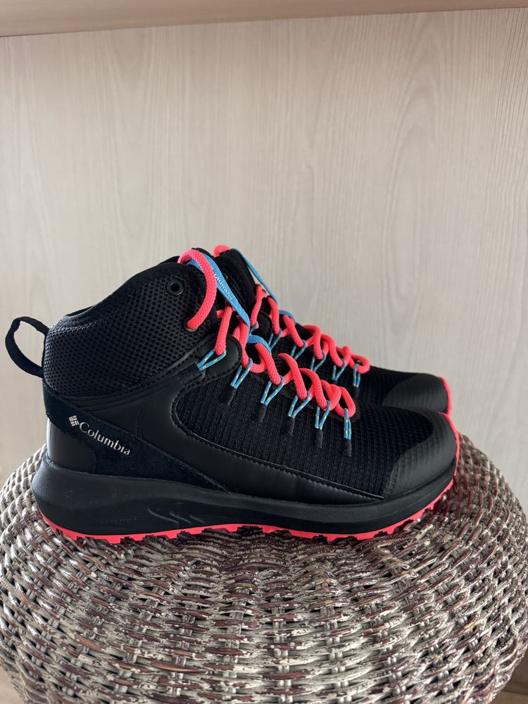 Columbia Туристически обувки Mid Waterproof