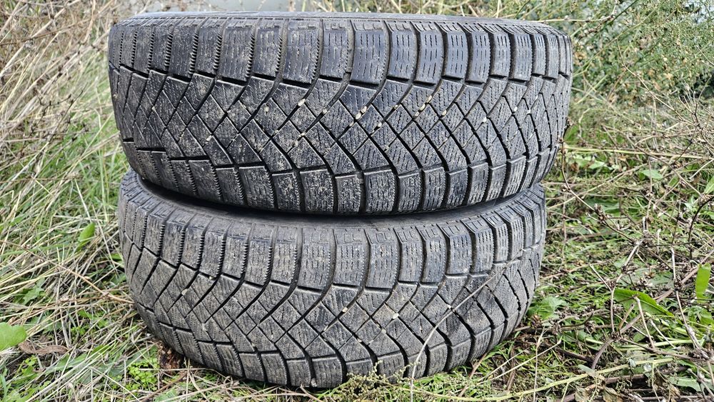 2бр гуми 195 65 15 дот 21 пирели