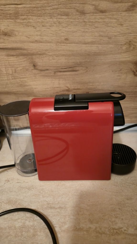 Кафемашина с капсули Nespresso Essenza Mini