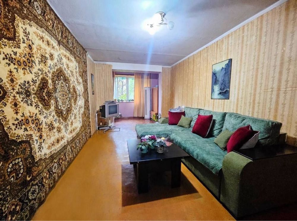 Чиланзар 25.  Продаю срочно.  4 х комнатная квартира