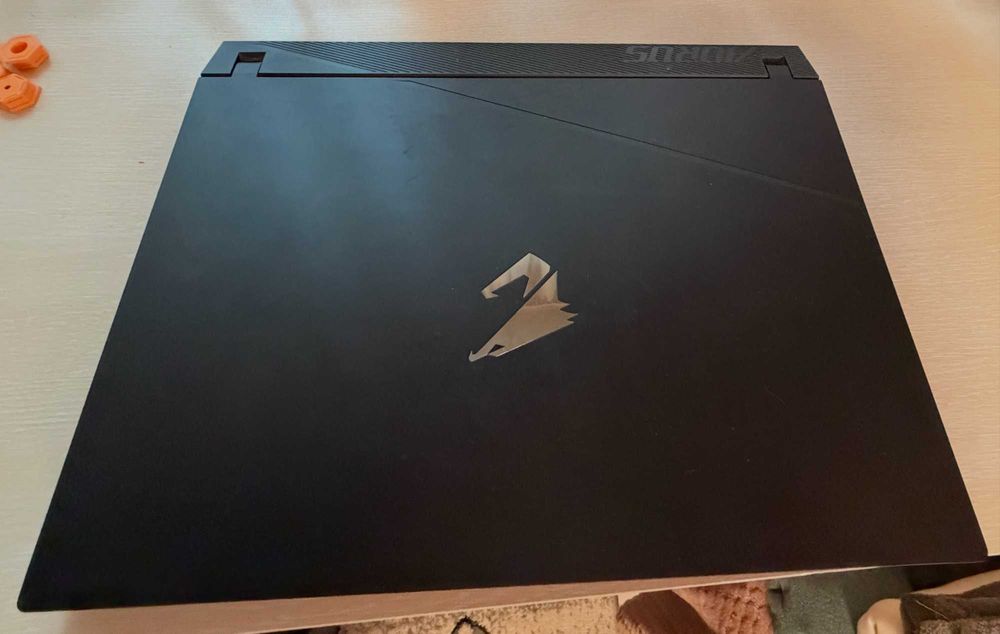 Продавам лаптоп GIGABYTE AORUS 17"