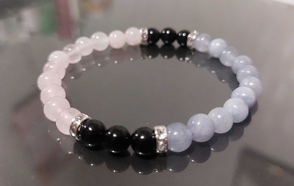 Гривни от естествени камъни