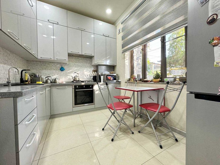 Продается квартира на земле 3 уровня 165м2 свой двор Рисовый (Jane)